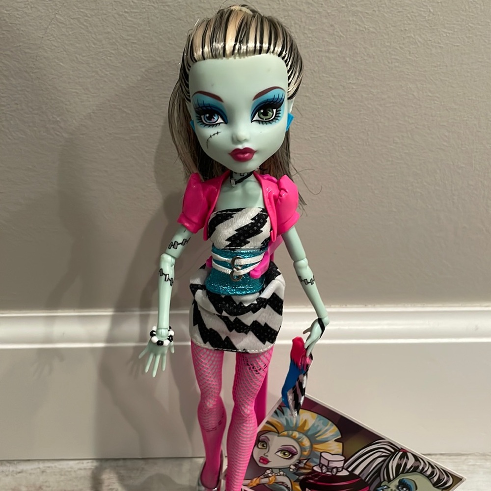 Monsterhigh Mattel Dawn of the dance Frankie stein with all accessories shown